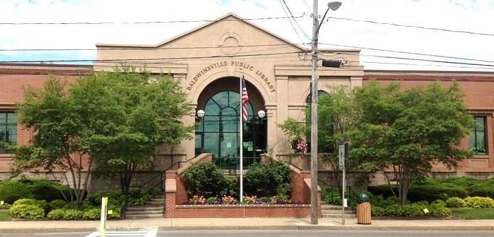 Genesee Street view of the front of Baldwinsville Library